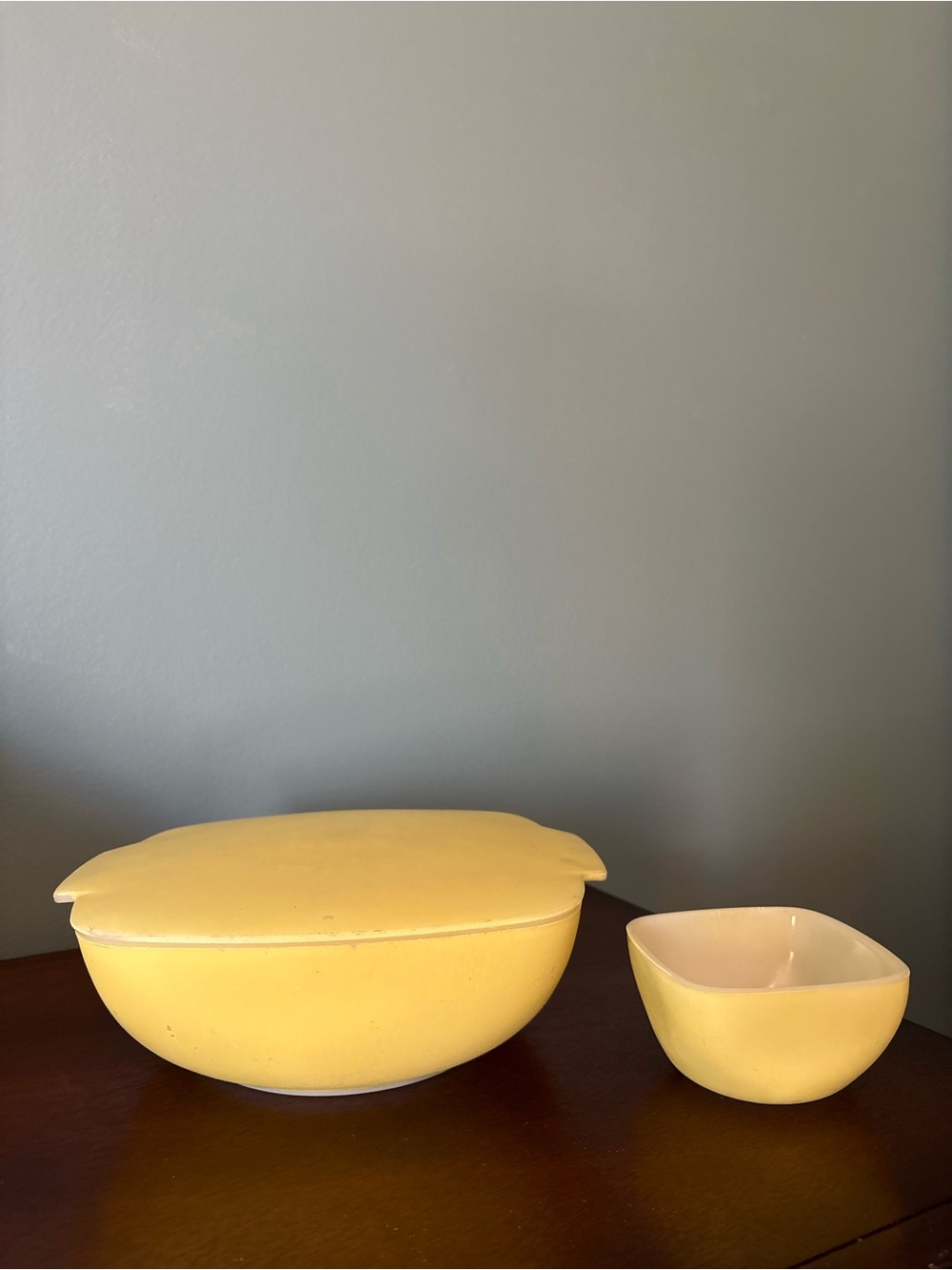 Vintage Pyrex Hostess Casserole Dish set with lid Made in Canada